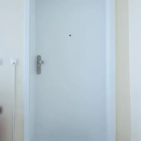 Stylish & Bright In Location