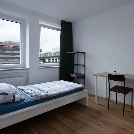 Stylish & Bright In Location Apartment *