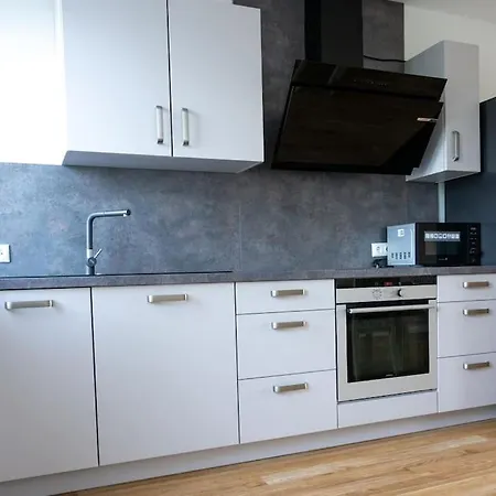 Apartment Stylish & Bright In Location Baunatal