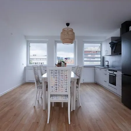 Stylish & Bright In Location バウナタール