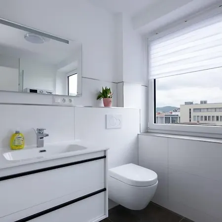 Stylish & Bright In Location Apartment