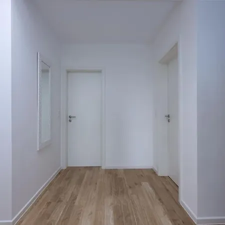 Apartment Stylish & Bright In Location