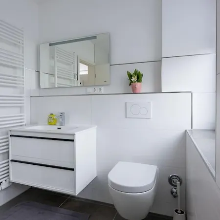 Apartment Stylish & Bright In Location