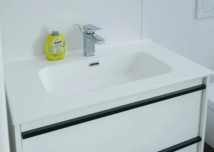 Stylish & Bright In Location *