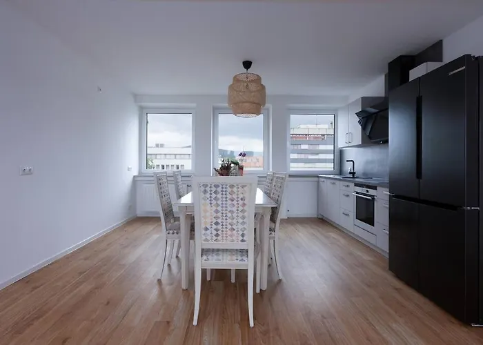 Stylish & Bright In Location Baunatal